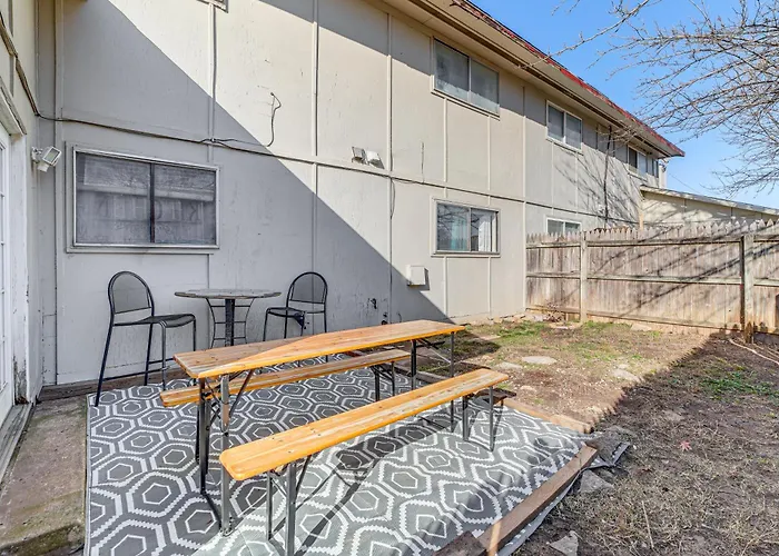 Furnished Patio! Family-friendly Townhome Tulsa