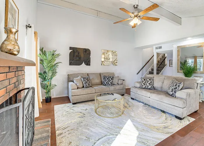 Furnished Patio! Family-friendly Townhome Holiday home *