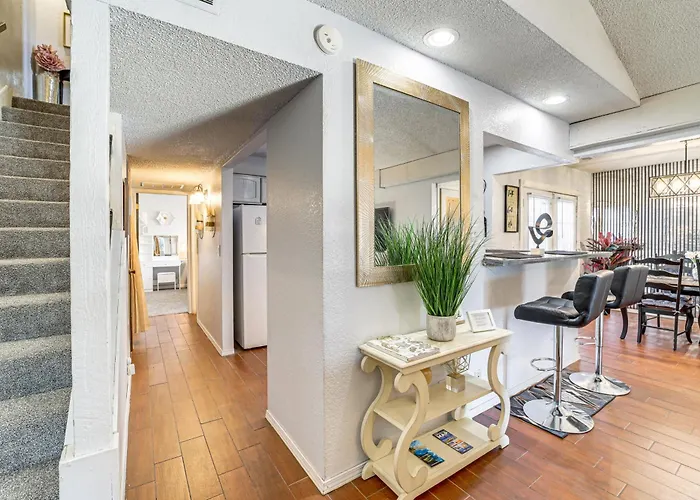 Holiday home Furnished Patio! Family-friendly Townhome Tulsa