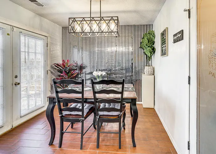 Furnished Patio! Family-friendly Townhome Holiday home Tulsa