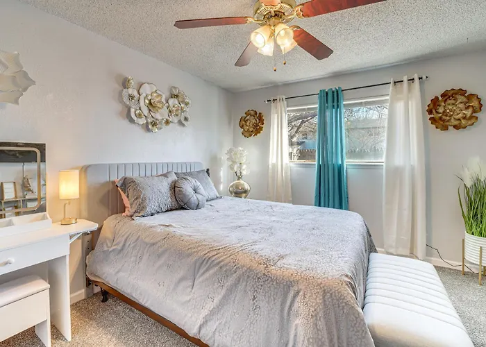Furnished Patio! Family-friendly Townhome Holiday home