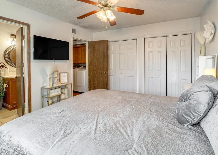 Holiday home Furnished Patio! Family-friendly Townhome Tulsa