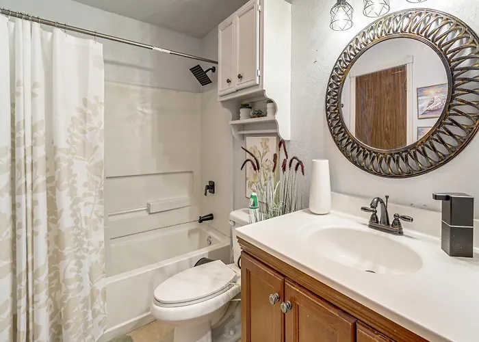 Holiday home Furnished Patio! Family-friendly Townhome