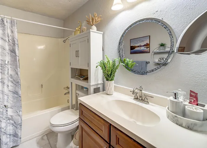 Furnished Patio! Family-friendly Townhome Holiday home *