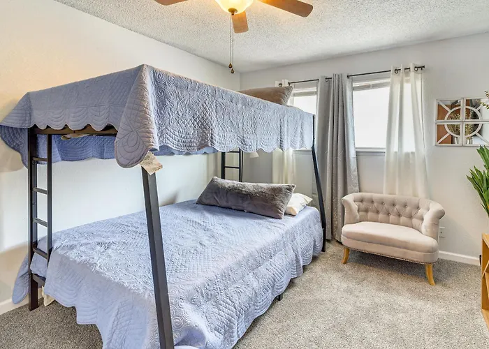 Holiday home Furnished Patio! Family-friendly Townhome Tulsa