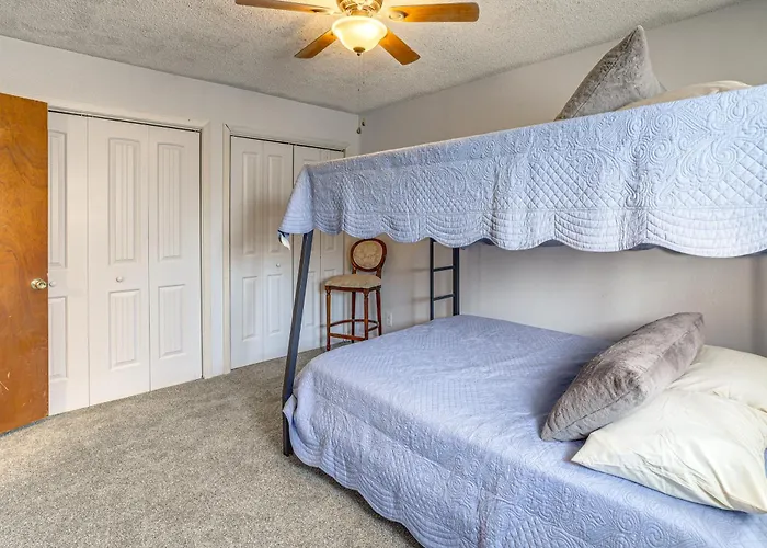 Furnished Patio! Family-friendly Townhome Holiday home Tulsa