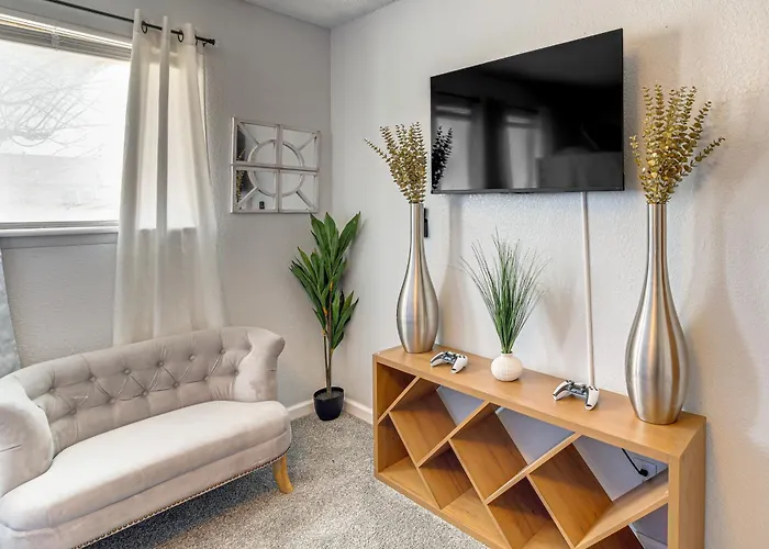 Holiday home Furnished Patio! Family-friendly Townhome