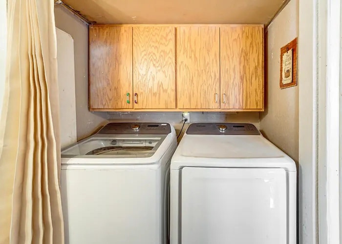 Holiday home Furnished Patio! Family-friendly Townhome