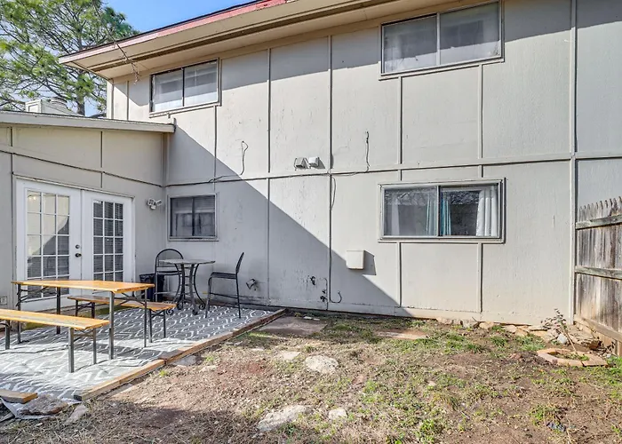 Holiday home Furnished Patio! Family-friendly Townhome